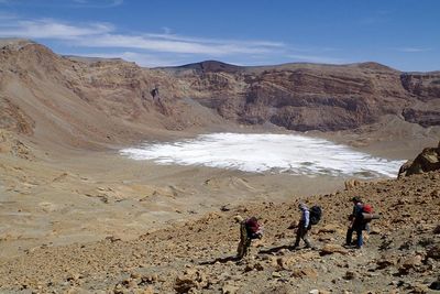 The Era Kohor crater dried out well before a counterpart on the other side of the Tibesti Mountains, in contrast to expectations and overturning thoughts about the source of the region's ancient rains